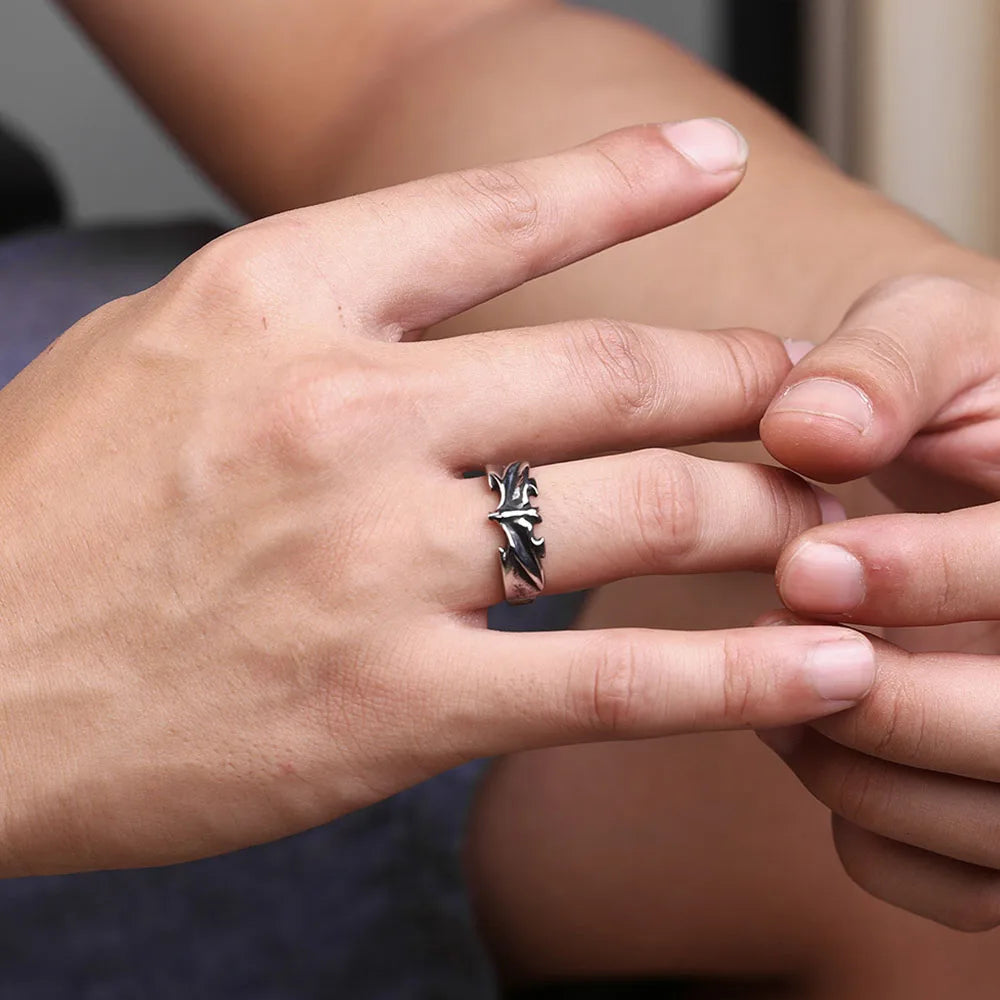 Anillo de acero con forma de murciélago de Batman